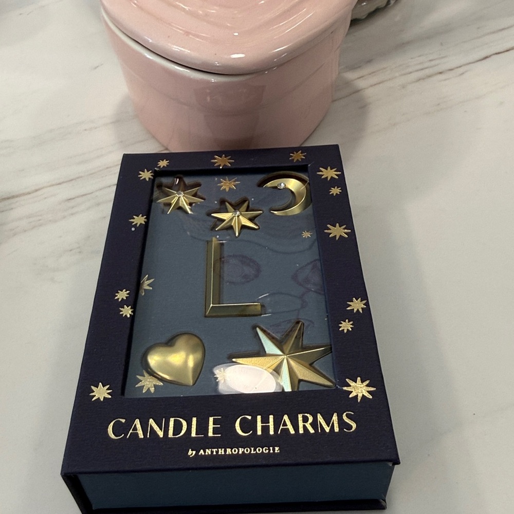 Decorative “L” candle charm - Picture 3 of 4